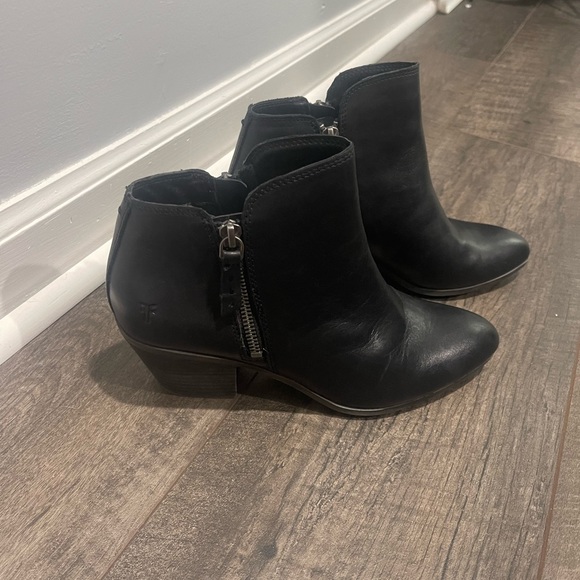 FRYE Judith Black Leather Ankle Bootie - Picture 2 of 9